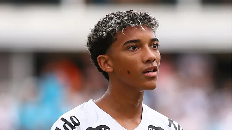 Robinho Jr. durante jogo na Vila Belmiro