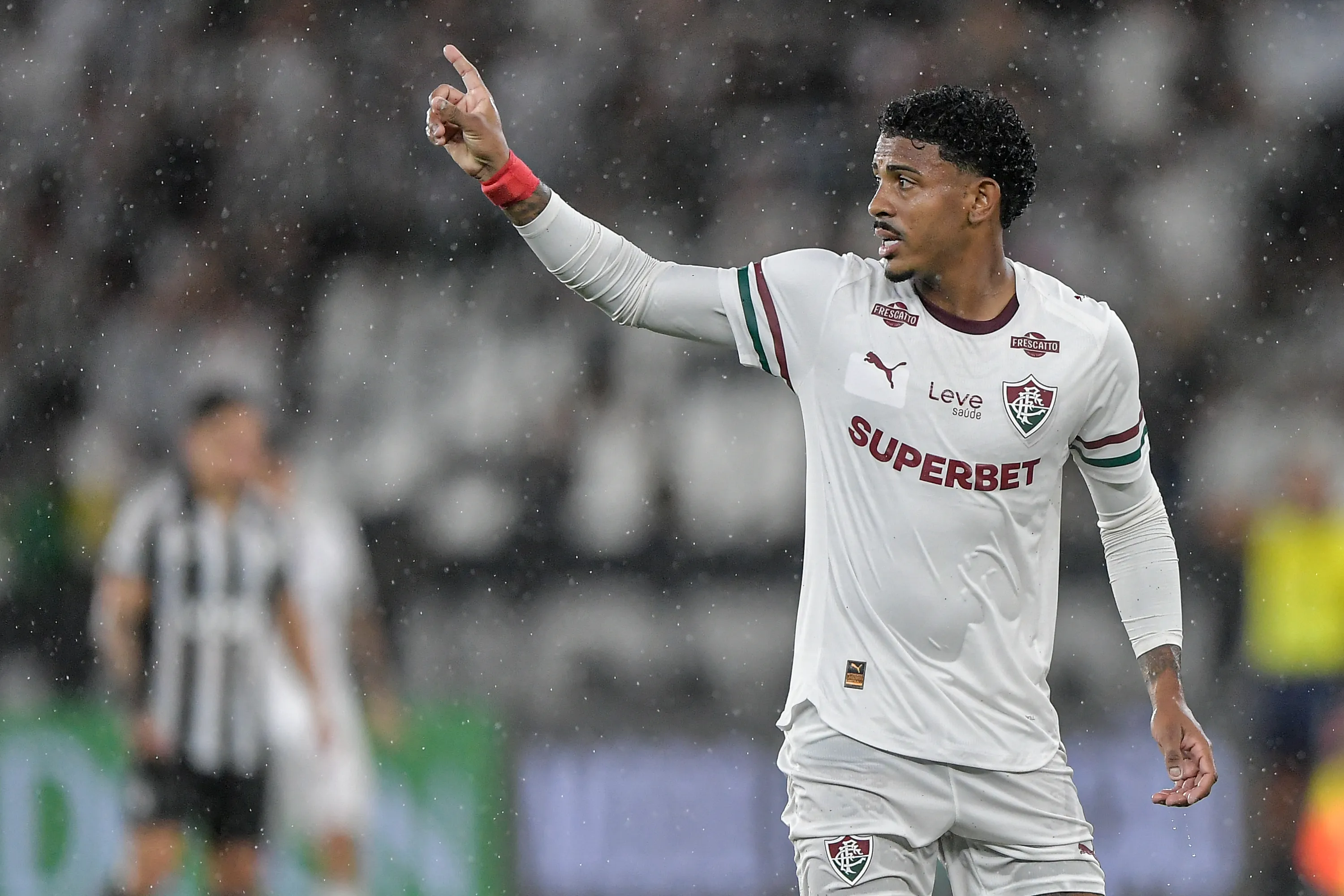 John Kennedy marcou o gol da vitória sobre o Botafogo no último clássico. Foto: Thiago Ribeiro/AGIF