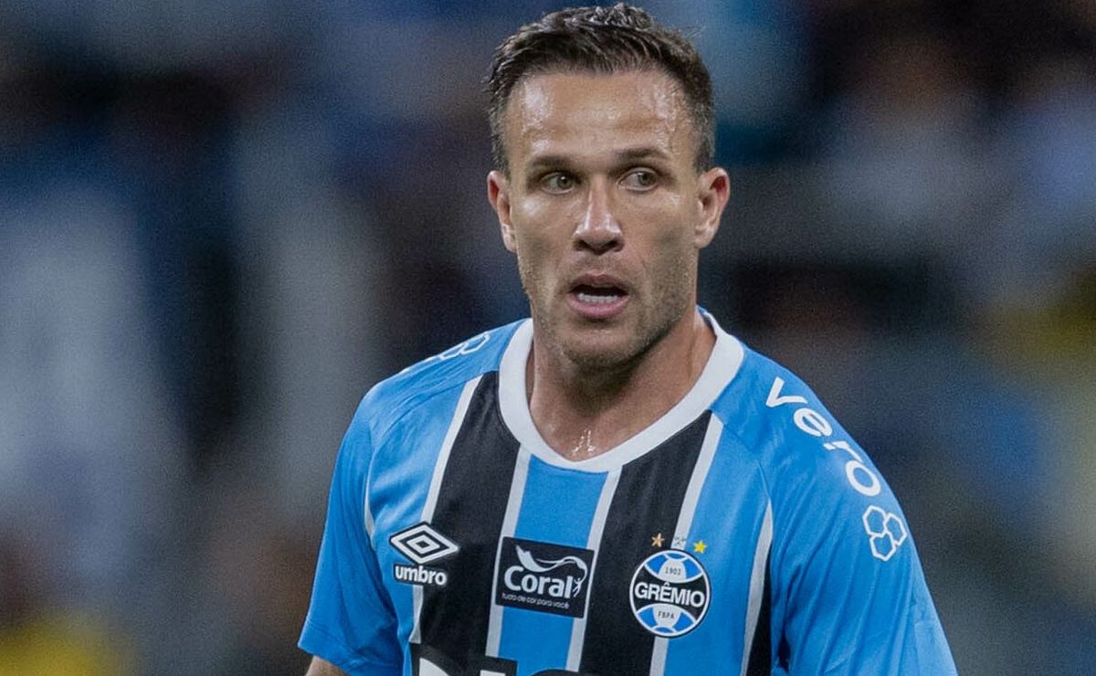 Arthur sai do clubismo e rasga elogios ao time do São Paulo: “Eles jogaram muito bem”