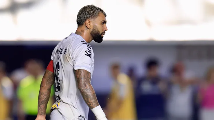 SP - SANTOS - 04/02/2026 - BRASILEIRO A 2026, SANTOS X SAO PAULO - Gabigol jogador do Santos durante partida contra o Sao Paulo no estadio Vila Belmiro pelo campeonato Brasileiro A 2026. Foto: Marcello Zambrana/AGIF