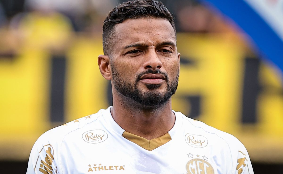 Reinaldo fica na bronca após Mirassol x Cruzeiro e detona arbitragem: “Não foram faltas para amarelo”