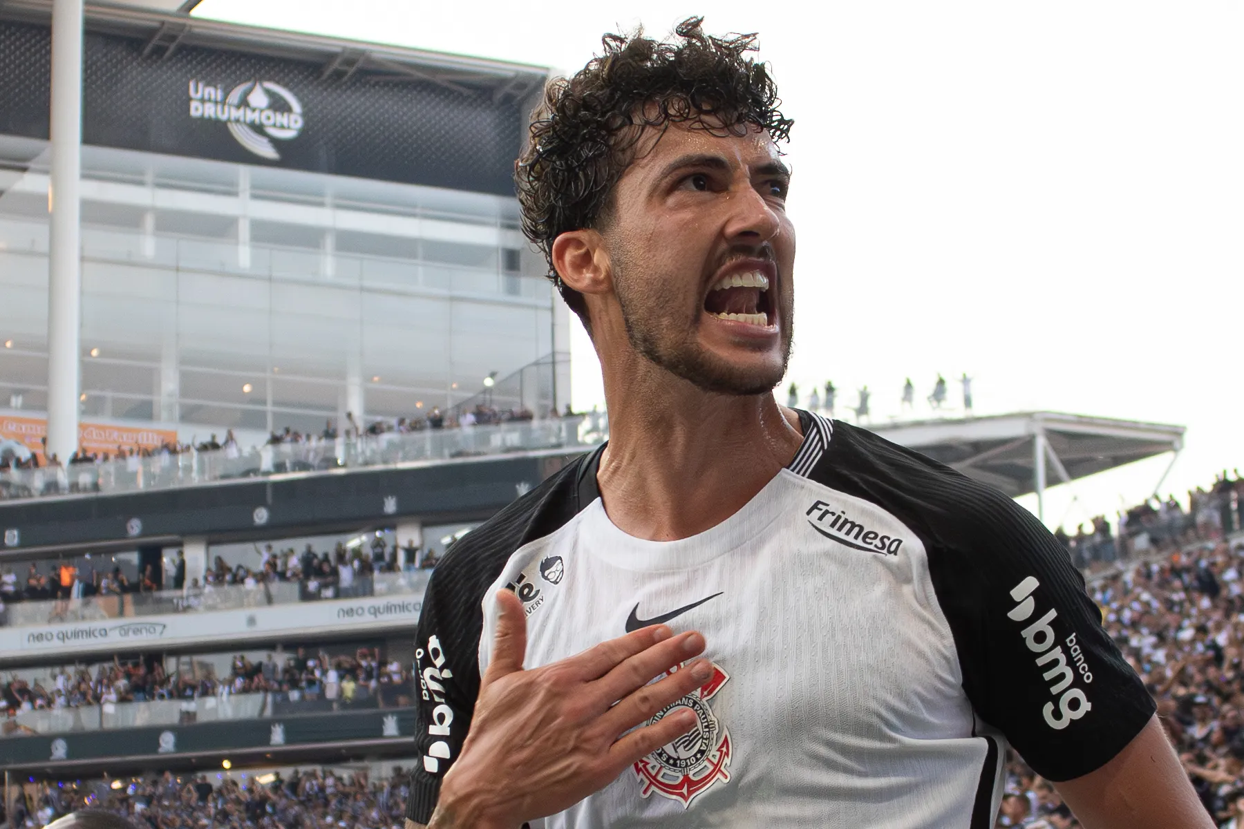 Gustavo Henrique jogador do Corinthians comemora seu gol durante partida contra o Botafogo no estadio Arena Corinthians pelo campeonato Brasileiro A 2025. Foto: Joisel Amaral/AGIF