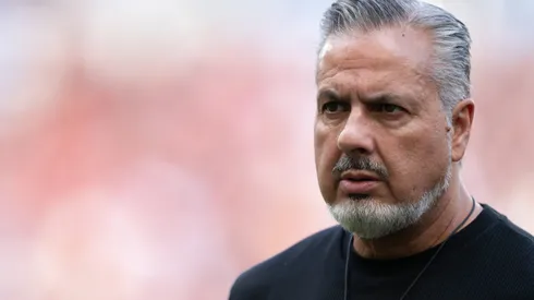 Diretor monitora o mercado – Foto: Jorge Rodrigues/AGIF.
