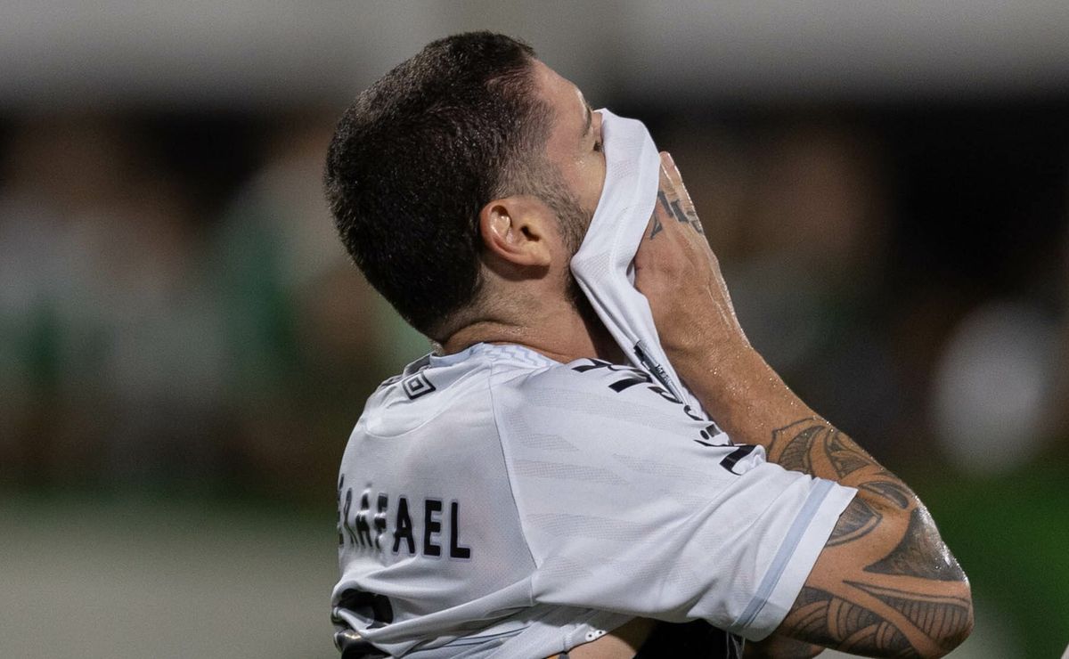 Santos enfrenta o Athletico-PR no gramado sintético onde não vence há quase cinco anos