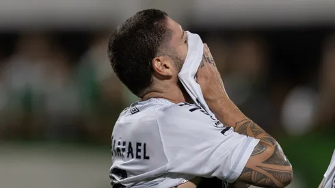 Santos enfrenta longo jejum no gramado sintético. Foto: Liamara Polli/AGIF