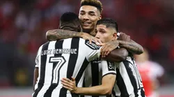 PORTO ALEGRE, BRAZIL - DECEMBER 4: Luiz Henrique and Igor Jesus of Botafogo celebrate after Jefferson Savarino scored the first goal of his team during the match between Internacional and Botafogo as part of Brasileirao 2024 at Beira-Rio Stadium on December 4, 2024 in Porto Alegre, Brazil. (Photo by Pedro H. Tesch/Getty Images)