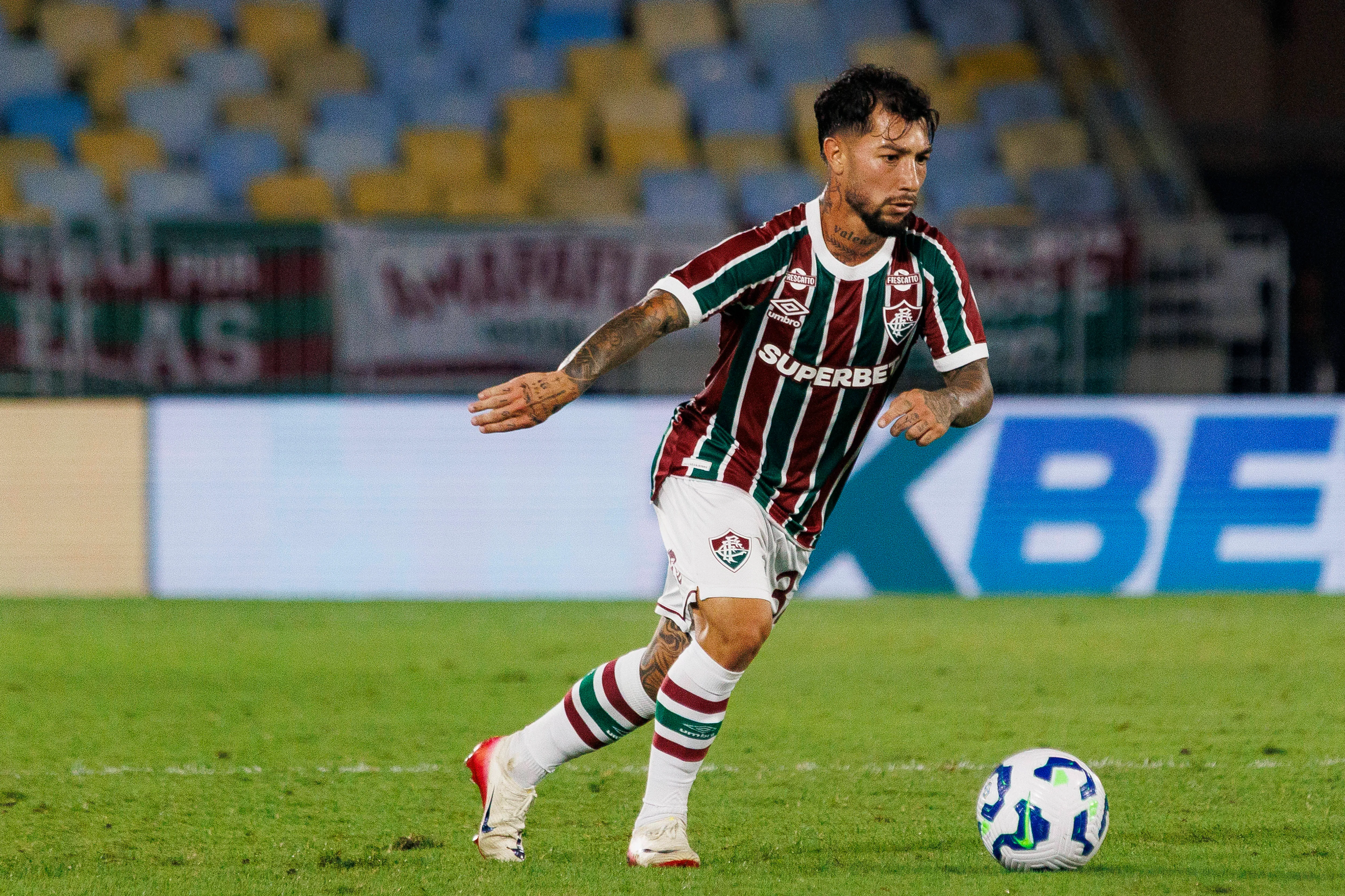 Lucho Acosta são outras armas de Zubeldía para vencer o Botafogo, logo mais, no Maracanã – Foto: IMAGO /&nbsp;justpictures.ch