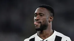 Bastos em campo com a camisa do Fogão.