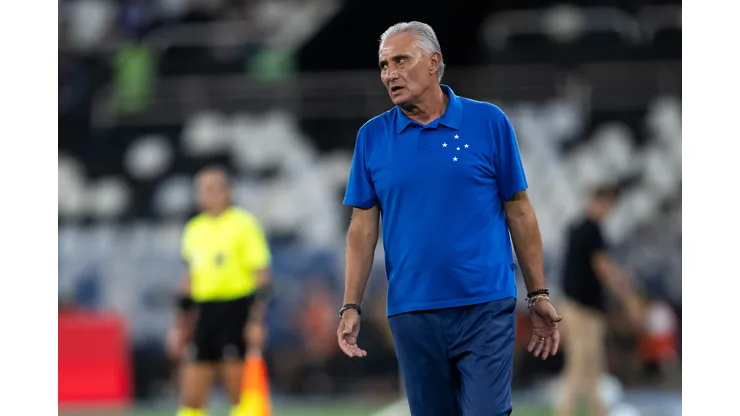 RJ - RIO DE JANEIRO - 29/01/2026 - BRASILEIRO A 2026, BOTAFOGO X CRUZEIRO - Tite tecnico do Cruzeiro durante partida contra o Botafogo no estadio Engenhao pelo campeonato Brasileiro A 2026. Foto: Jorge Rodrigues/AGIF