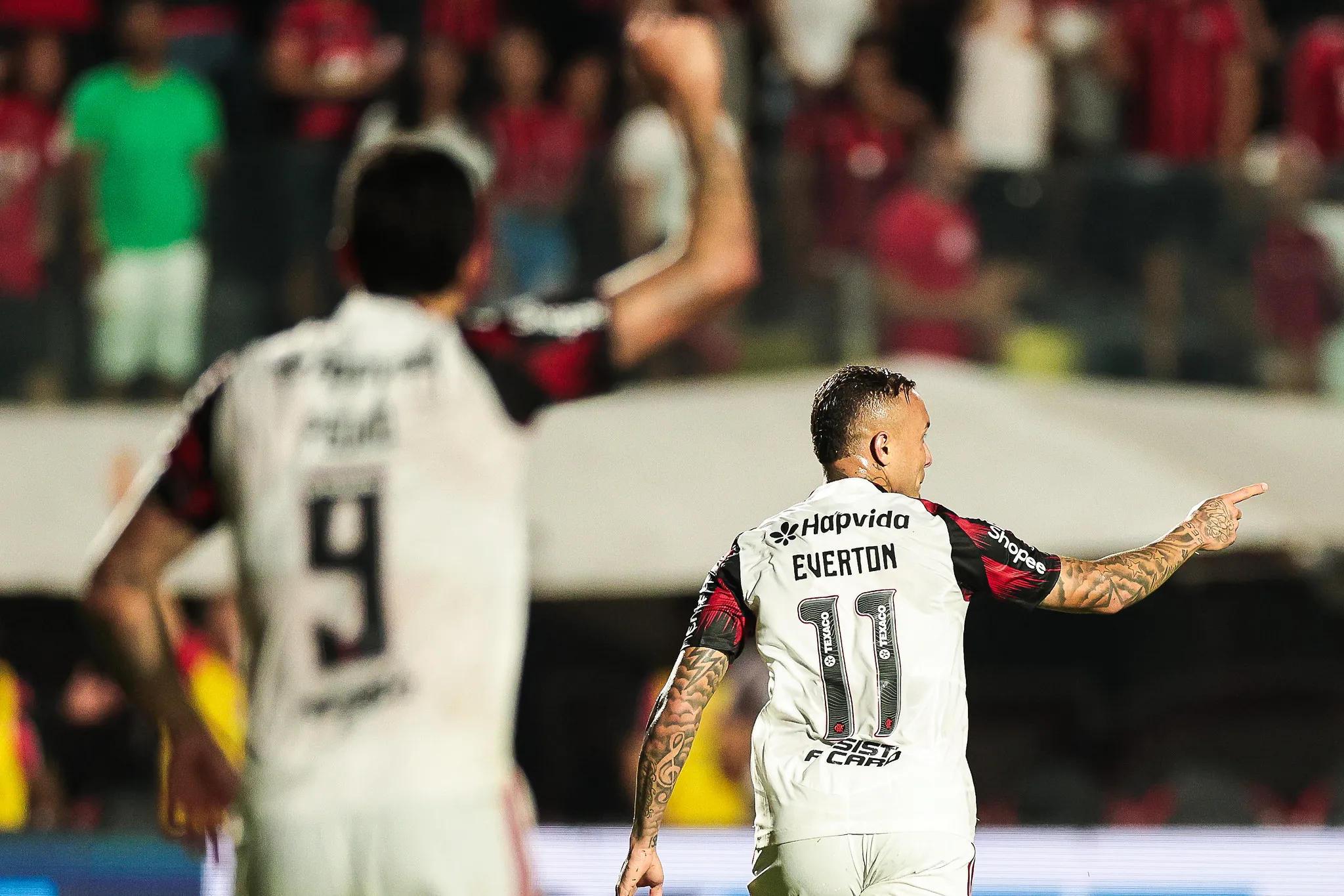 Everton Cebolinha comemora seu gol diante do Vitória – Fotos: Gilvan de Souza/Flamengo