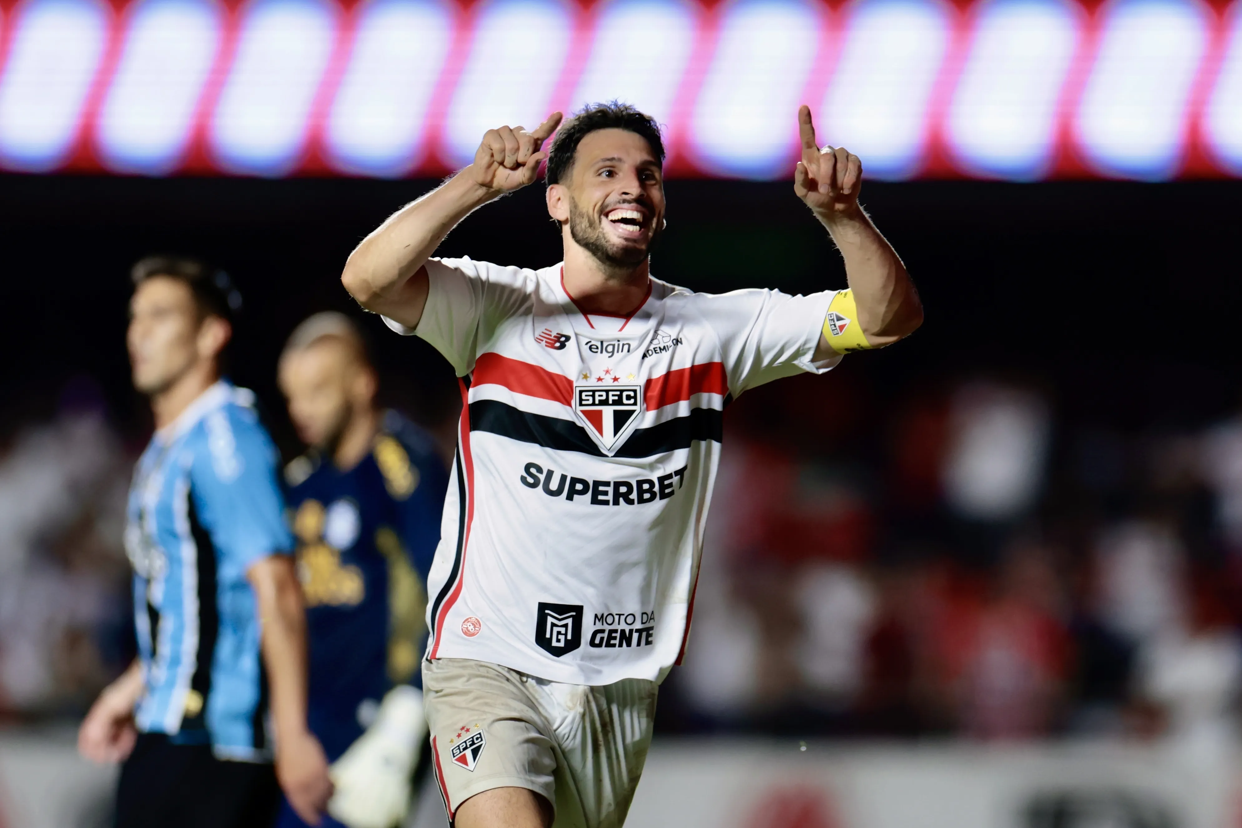 Calleri jogador do Sao Paulo comemora seu gol durante partida contra o Gremio no estadio Morumbi pelo campeonato Brasileiro A 2026. Foto: Marcello Zambrana/AGIF