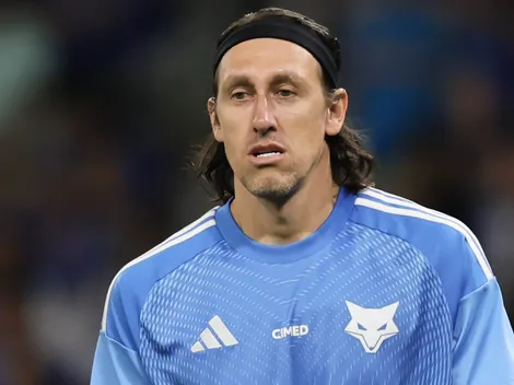 Cássio cobra ajustes na defesa do Cruzeiro