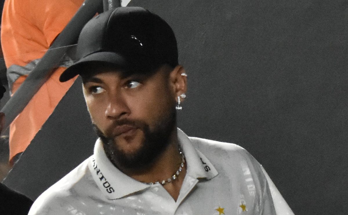 Neymar se revolta e causa na web ao criticar gramado em Athletico x Santos