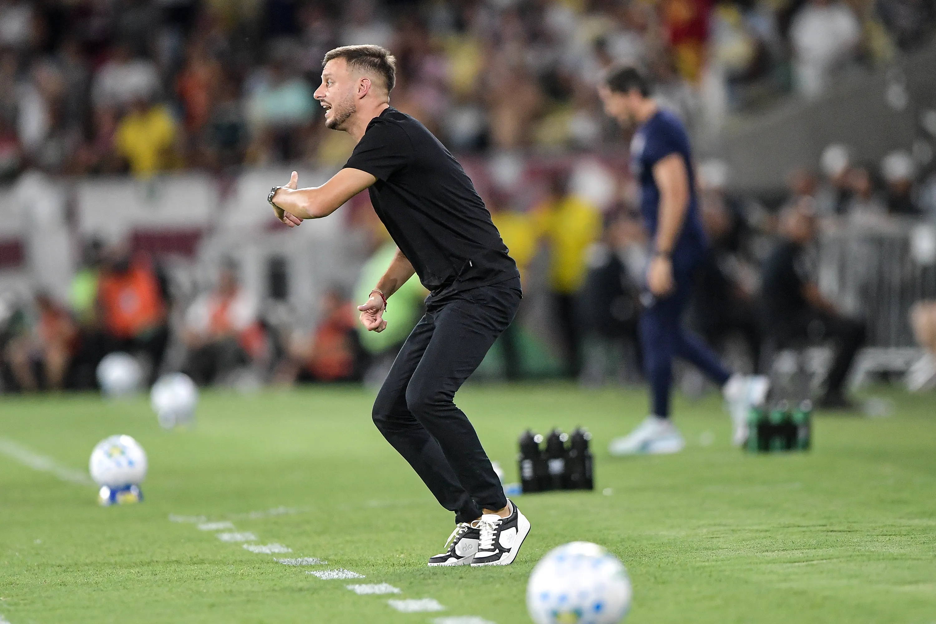 Martin Anselmi tecnico do Botafogo durante partida contra o Fluminense no estadio Maracana pelo campeonato Brasileiro A 2026. Foto: Thiago Ribeiro/AGIF