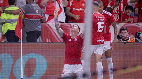 Ronaldo, jogador do Internacional, comemora seu gol durante partida contra o Palmeiras no estadio Beira-Rio pelo campeonato Brasileiro A 2026. Foto: Maxi Franzoi/AGIF