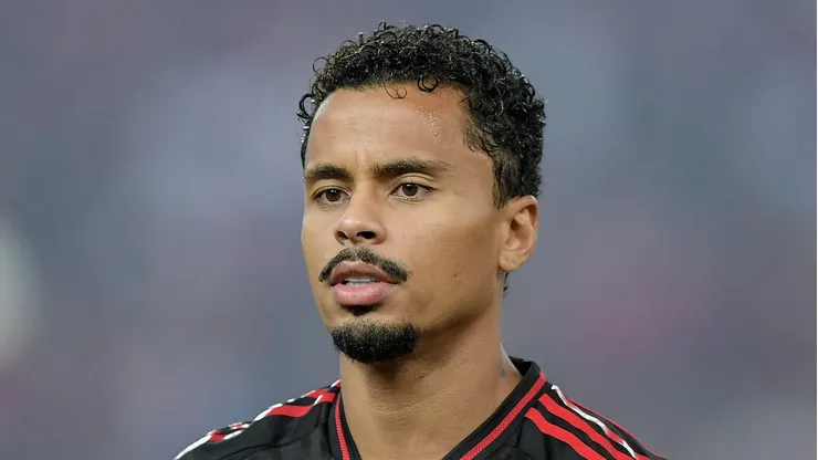 RJ - RIO DE JANEIRO - 10/05/2025 - BRASILEIRO A 2025, FLAMENGO X BAHIA - Allan jogador do Flamengo durante partida contra o Bahia no estadio Maracana pelo campeonato Brasileiro A 2025. Foto: Thiago Ribeiro/AGIF