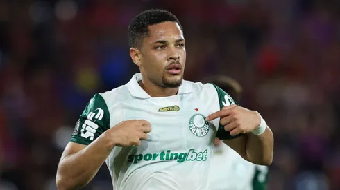 Vitor Roque marca para o Palmeiras.