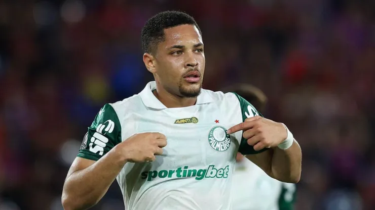 Vitor Roque marca para o Palmeiras.