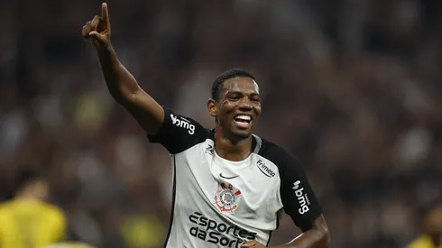 André Luiz, volante do Corinthians. (Photo by Miguel Schincariol/Getty Images)