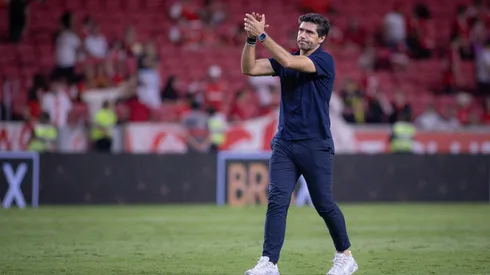 Abel Ferreira, técnico do Palmeiras comemora vitória ao final da partida contra o Internacional no estadio Beira-Rio pelo campeonato Brasileiro A 2026. Foto: Maxi Franzoi/AGIF