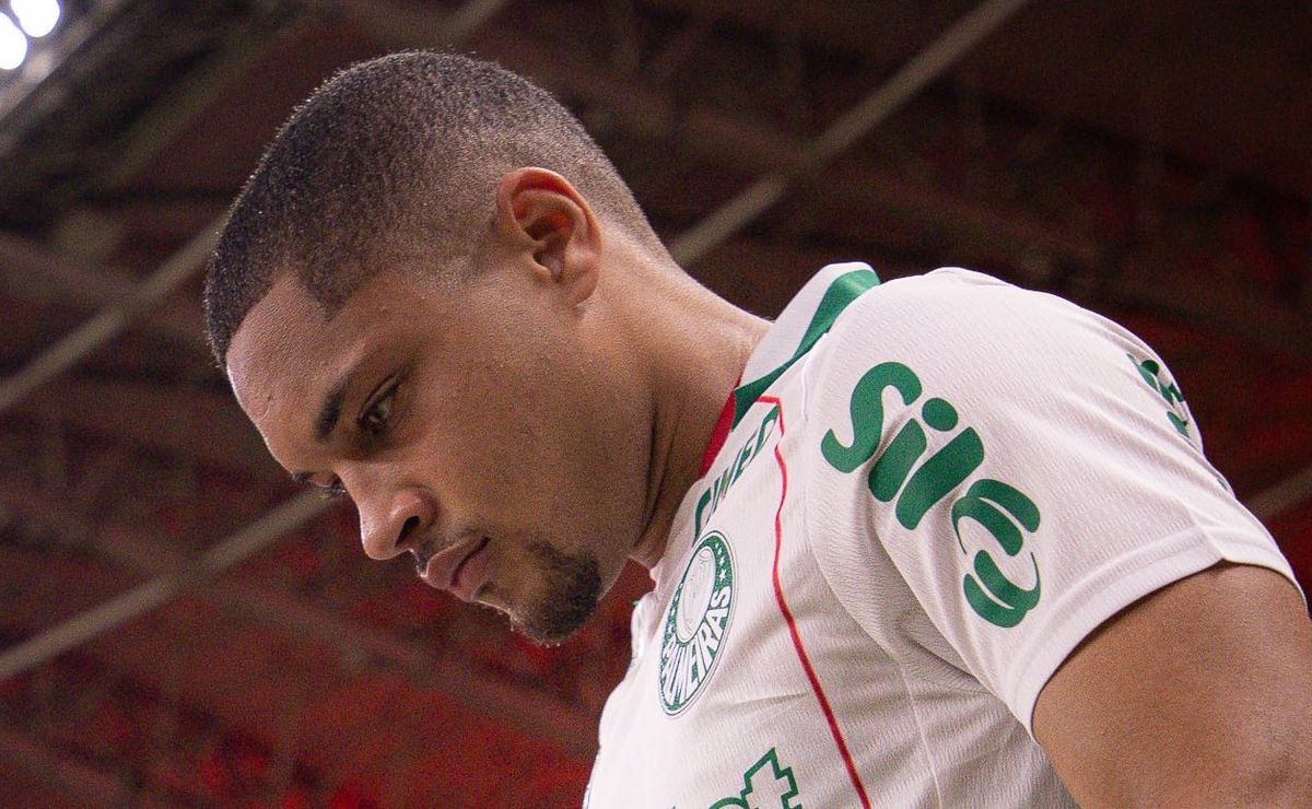 Câmeras flagram Vitor Roque empurrando árbitro Davi De Oliveira Lacerda em Internacional x Palmeiras