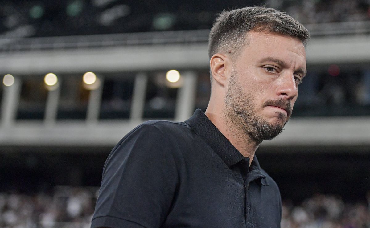 Anselmi ‘implora’ para o Botafogo de John Textor não vender mais jogadores: “É uma situação difícil…”