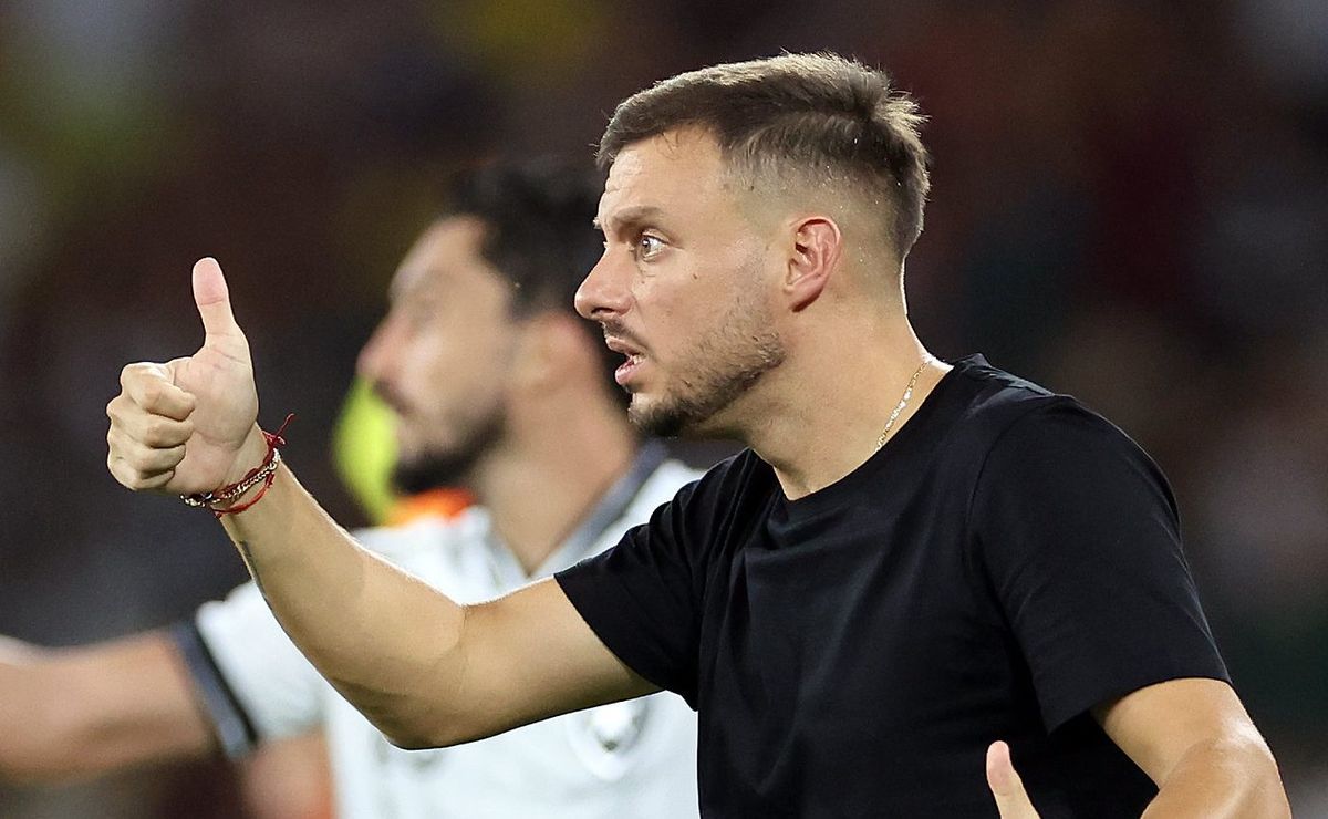 Anselmi não esconde preocupação após derrota do Botafogo no clássico: “Temos que fazer o que treinamos”