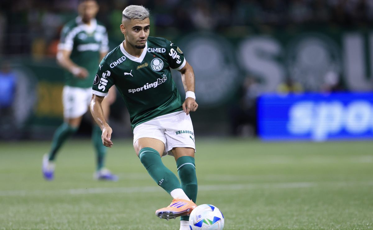 Andreas Pereira explica gesto em pênalti de Memphis no Dérbi e pode virar alvo de punição no Paulistão