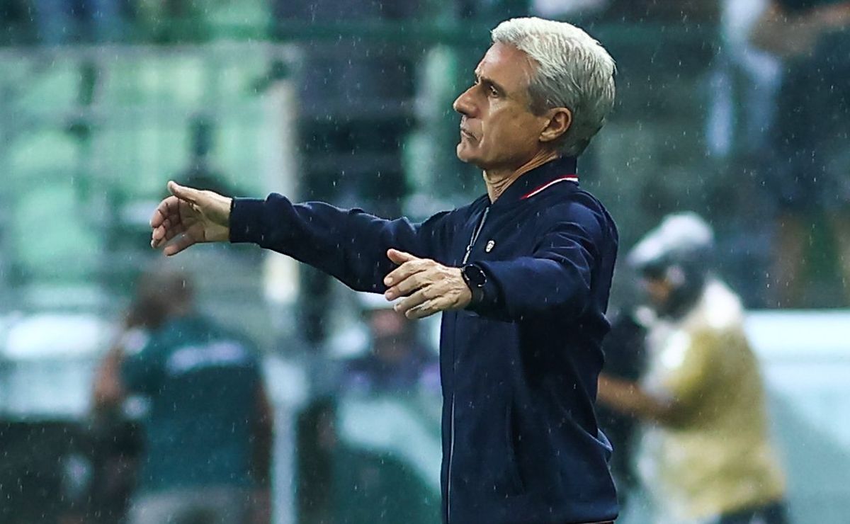 Grêmio tenta arrumar a bagunça na defesa e Luís Castro prepara mudanças fortes para semifinal decisiva