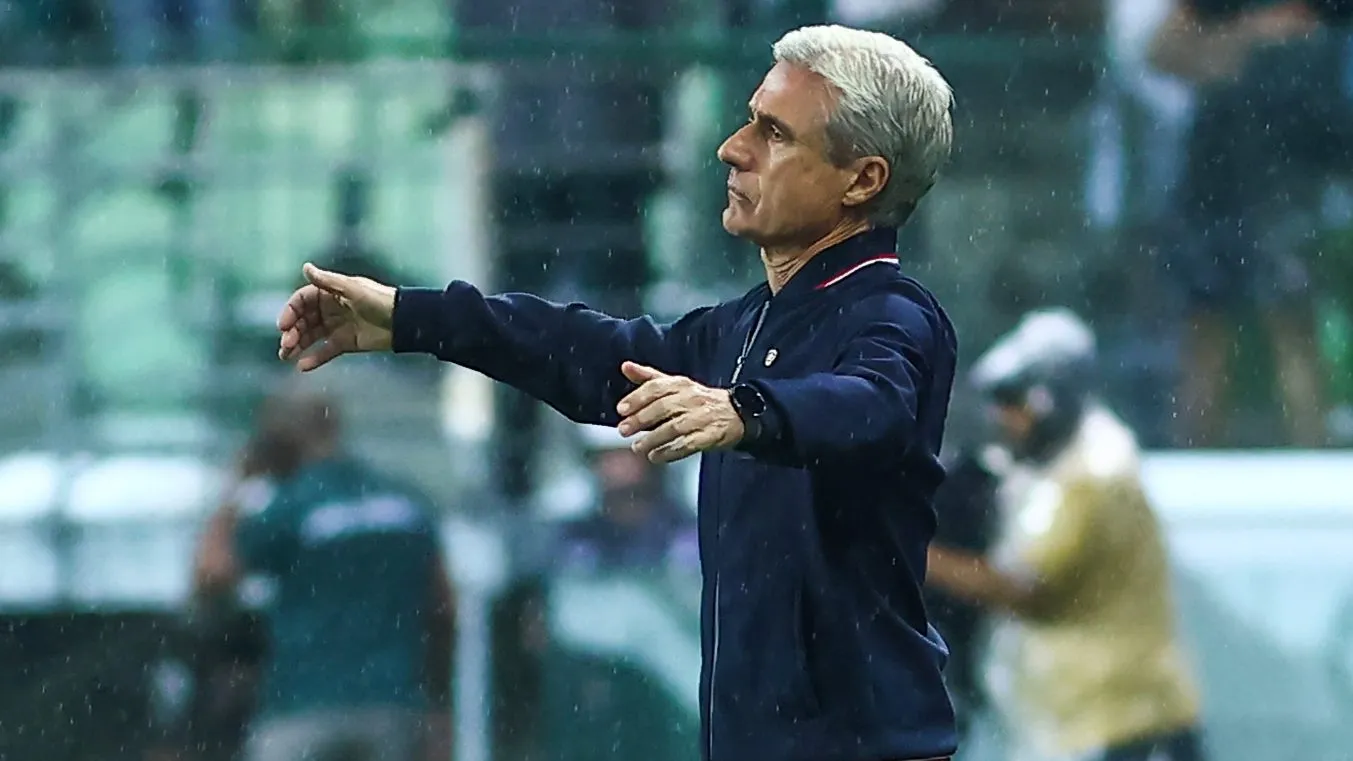 SP – Sao Paulo – 09/06/2022 – BRASILEIRO A 2022, PALMEIRAS X BOTAFOGO – Luis Castro tecnico do Botafogo durante partida contra o Palmeiras no estadio Arena Allianz Parque pelo campeonato Brasileiro A 2022. Foto: Marcello Zambrana/AGIF