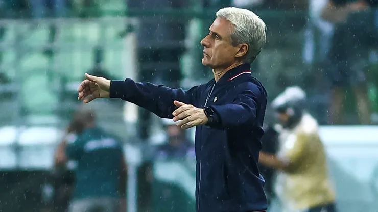 SP - Sao Paulo - 09/06/2022 - BRASILEIRO A 2022, PALMEIRAS X BOTAFOGO - Luis Castro tecnico do Botafogo durante partida contra o Palmeiras no estadio Arena Allianz Parque pelo campeonato Brasileiro A 2022. Foto: Marcello Zambrana/AGIF