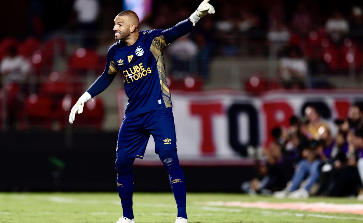 Weverton se firma como liderança no Grêmio após início turbulento e ganha respaldo de Luís Castro