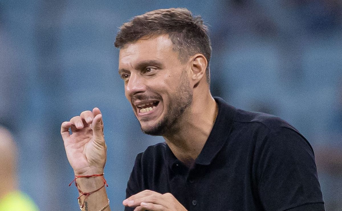 Anselmi perde a paciência e manda recado direto sobre a chegada de reforços no Botafogo: “Precisamos ter jogadores”