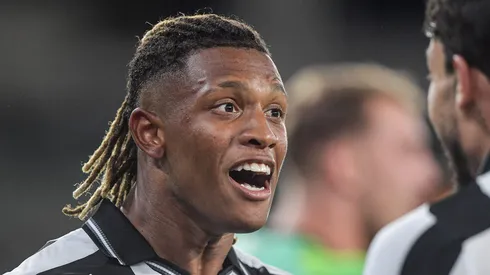 Danilo jogador do Botafogo comemora seu gol durante partida contra o Cruzeiro no estadio Engenhao pelo campeonato Brasileiro A 2026.