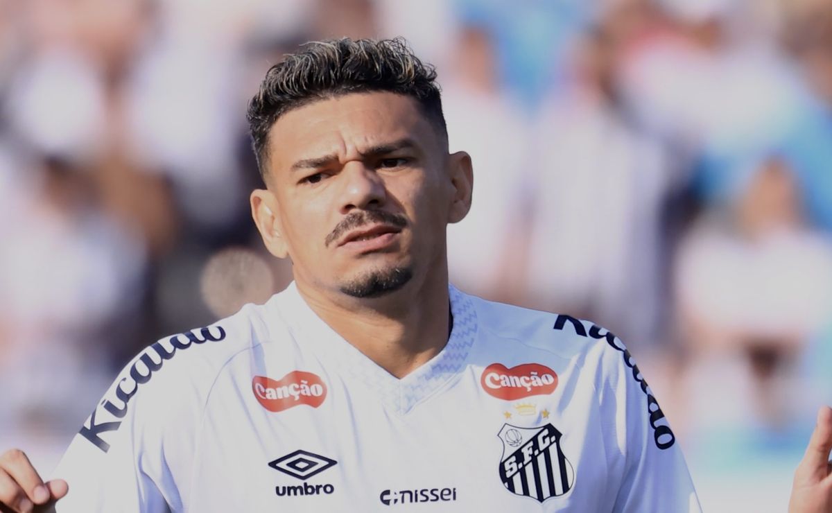 Tiquinho Soares deixa o Santos após fracasso e acerta empréstimo para o Mirassol