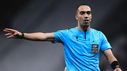 Davi Lacerda foi quem apitou a partida.