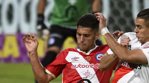 Di Cesare em campo pelo Argentinos Juniors, clube que ele defendeu anteriormente.