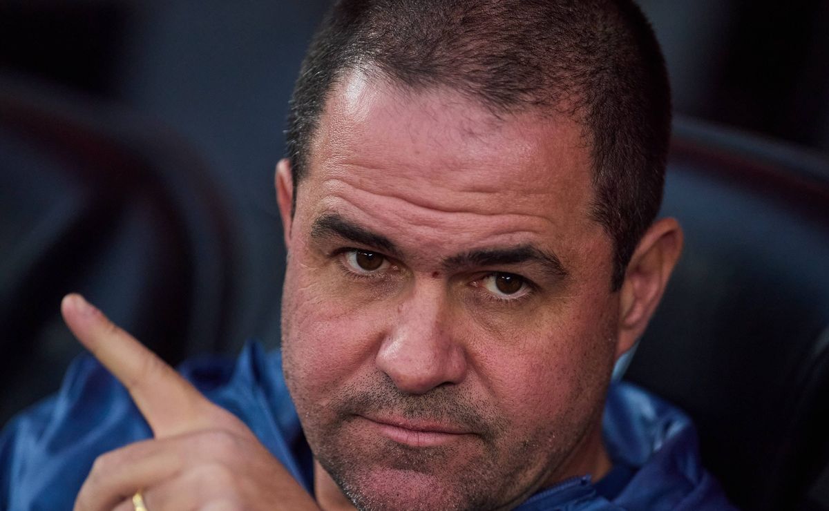 Atlético age rápido após queda de Sampaoli, tenta Jardine e vê lista de 6 técnicos ganhar força