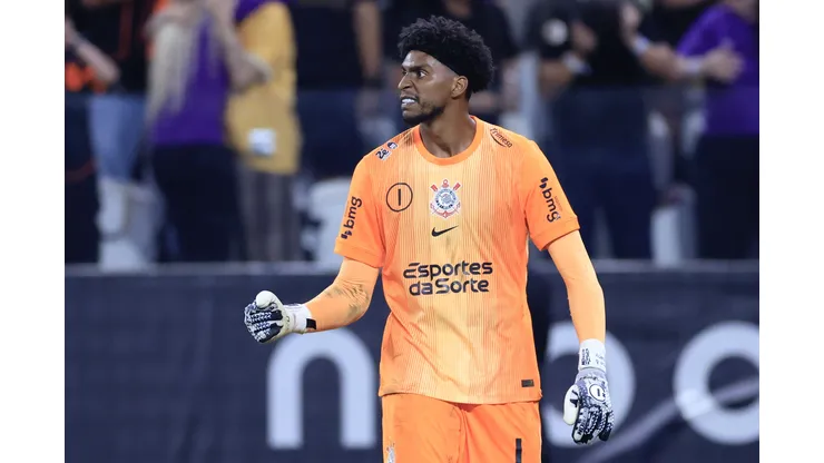 Hugo Souza goleiro do Corinthians durante partida contra o Cruzeiro no estadio Arena Corinthians pelo campeonato Copa Do Brasil 2025.