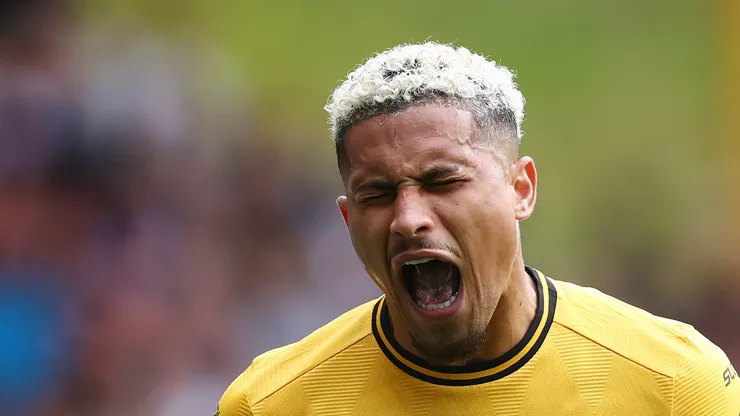 João Gomes em campo pelo Wolves.
