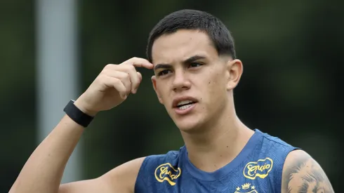 Chermont durante treino no CT Rei Pelé.