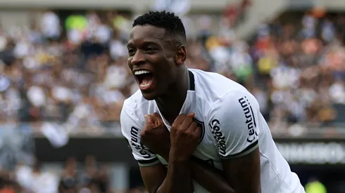 Atacante tem o futuro incerto – Foto: Buda Mendes/Getty Images.