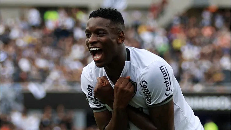 Atacante tem o futuro incerto - Foto: Buda Mendes/Getty Images.