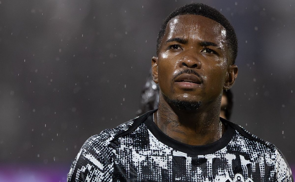 Cacá, do Corinthians, é descartado e Santos aguarda aval de Vojvoda para fechar com zagueiro no Brasil