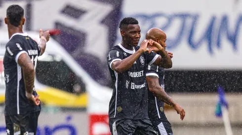 Patrick de Paula jogador do Remo comemora seu gol durante partida contra o Bragantino-PA no estadio Mangueirao pelo campeonato Paraense 2026. Foto: Fernando Torres/AGIF