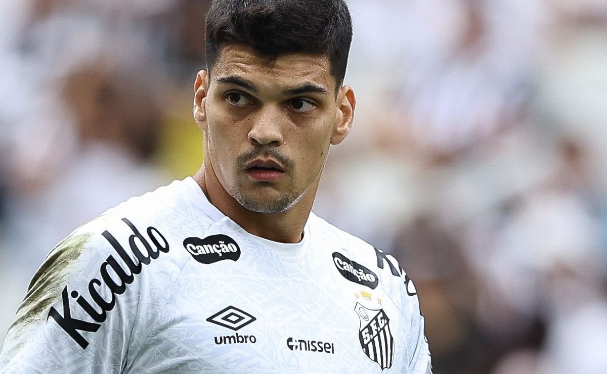 Besiktas prepara nova oferta por Gabriel Brazão e Santos pede R$ 92,5 milhões para negociar o goleiro