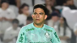 Bruno Rodrigues jogador do Palmeiras durante aquecimento antes da partida contra o Santos no estadio Vila Belmiro pelo campeonato Brasileiro A 2025. Foto: Jota Erre/AGIF