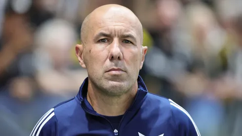 Leonardo Jardim, técnico do Cruzeiro, durante partida contra o Atlético-MG no estádio Arena MRV pelo campeonato Brasileiro A 2025. Foto: Gilson Lobo/AGIF