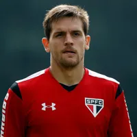 Santos procura novo zagueiro e Rafael Tolói é oferecido