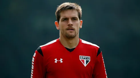 Rafael Tolói em treino do São Paulo.